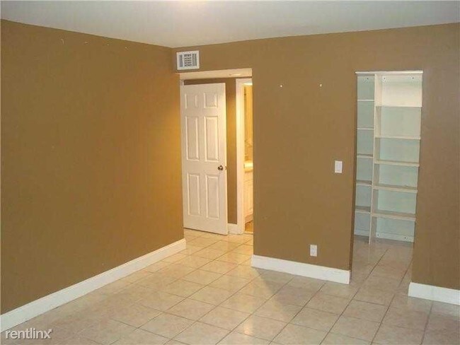 Building Photo - 8907 NW 28th Dr