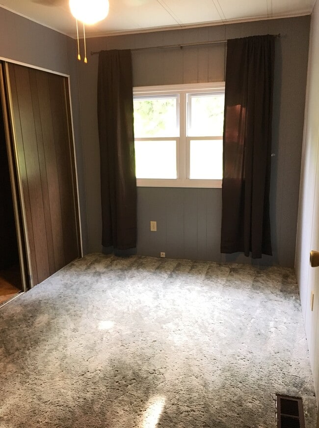 Bedroom1 - 216 E Franklin Ave