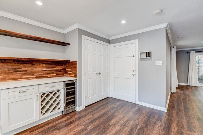 Foto del edificio - 6306 Riverview Way