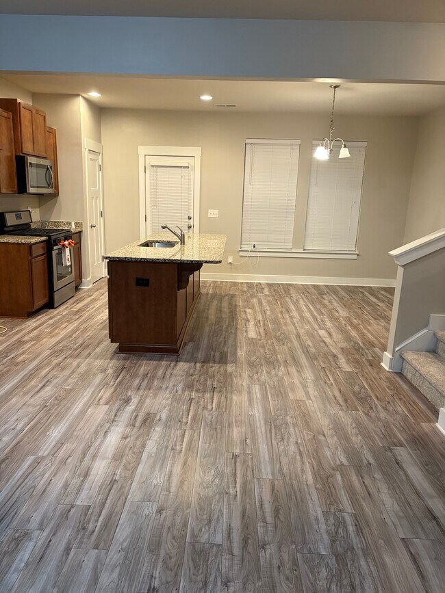 Foto del edificio - 349 Hague Dr