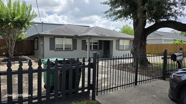 Foto del edificio - 2098 Harland Dr