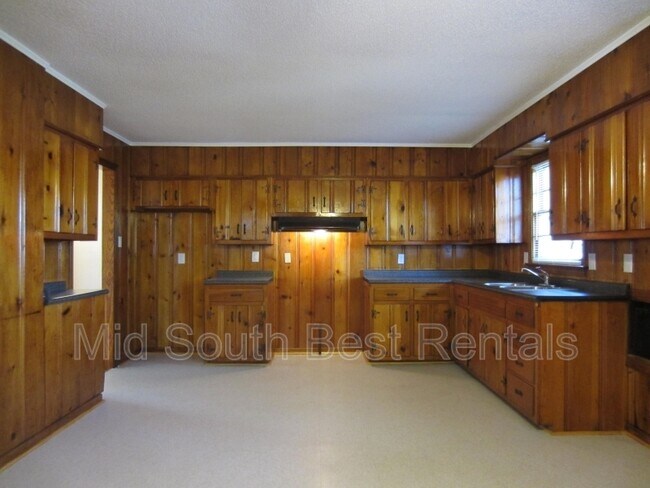 Building Photo - 4016 Arrowhead Rd