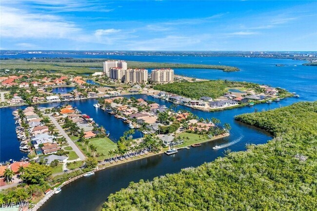 Foto del edificio - 5793 Cape Harbour Dr