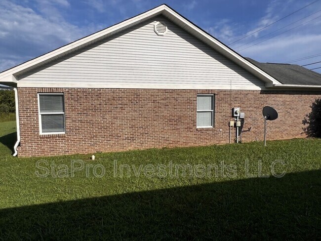 Building Photo - 512 Jordan Cir