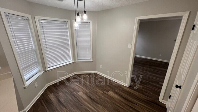 Building Photo - 2452 Dove Glen Cove