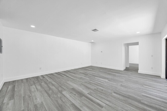 Foto del edificio - 8010 Ambach Way