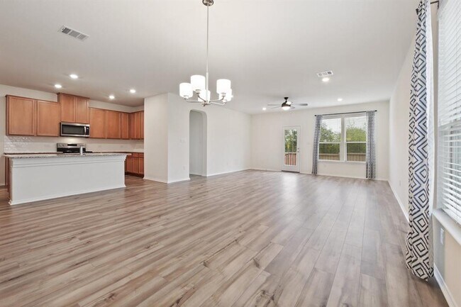 Foto del edificio - 100 Jarbridge Dr