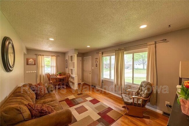 Building Photo - 2761 Skeies Dr