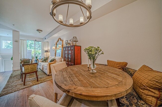 Building Photo - 1059 Esparanza Way
