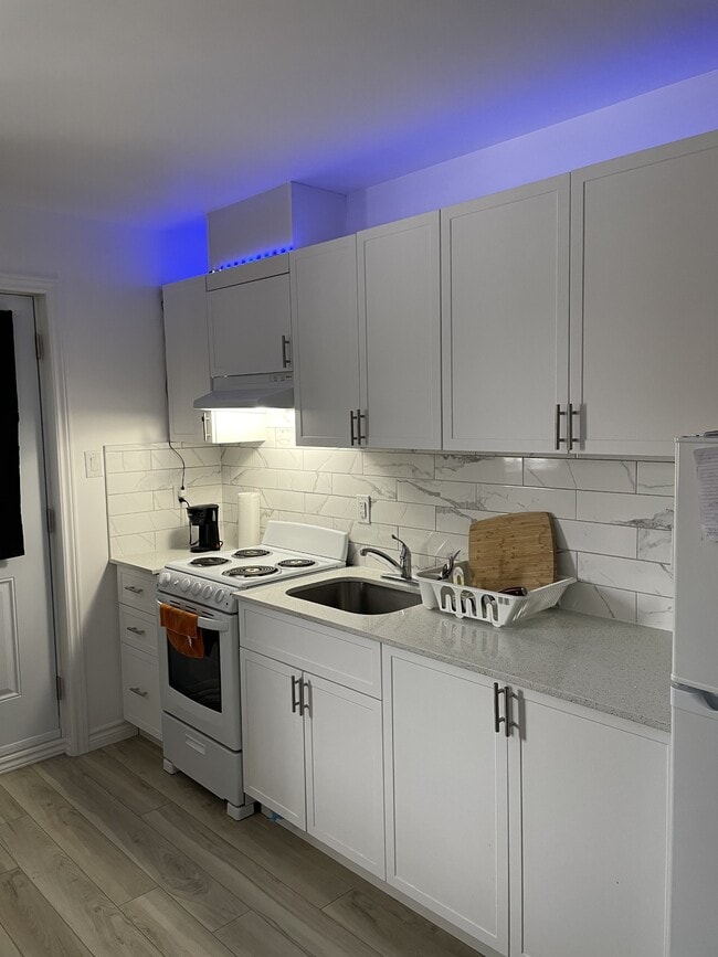 Building Photo - 630 Cummings Ave