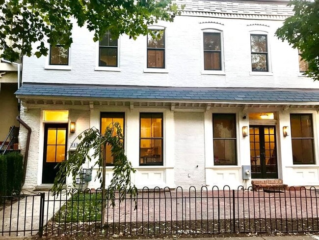 Photo - 213-211 11th St NE House