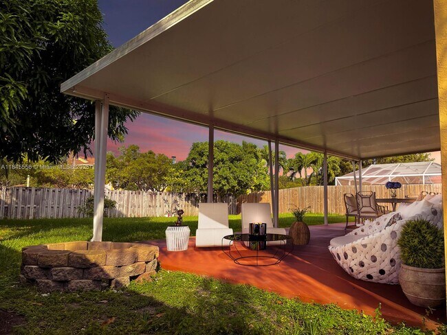 Foto del edificio - 8741 SW 212th Terrace