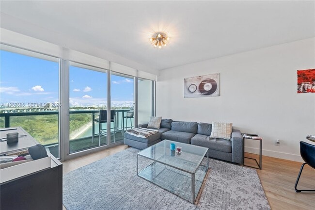 Foto del edificio - 888 Biscayne Blvd