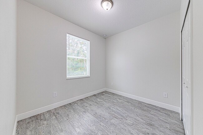 Foto del edificio - Modern 4BR Home for Rent – Open Layout, Upgraded Kitchen & Move-In Ready