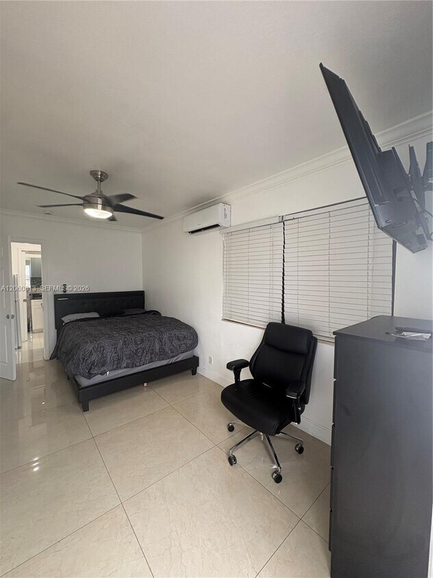 Building Photo - 2400 Casablanca Dr