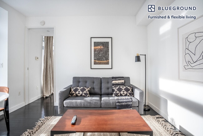 Building Photo - 123 Washington St