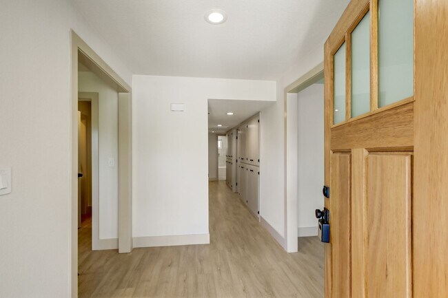 Building Photo - High-End 4-Bedroom Retreat | Designer Kitchen | Resort-Style Backyard & Pool!