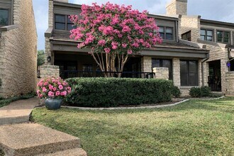 Building Photo - 105 Birdie Dr