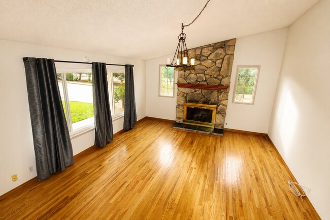 Foto del edificio - Spacious Corner Lot Home in Desirable Ventura Neighborhood!