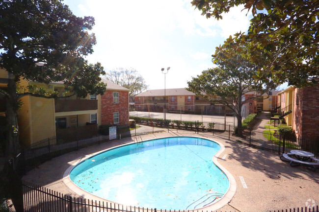 Piscina - Brays Oaks Village