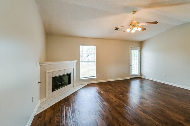 Building Photo - 7292 Crystal Dr