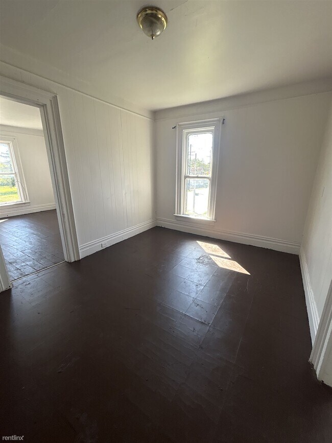 Foto del edificio - 4 br, 1 bath House - 648 South Main Street...