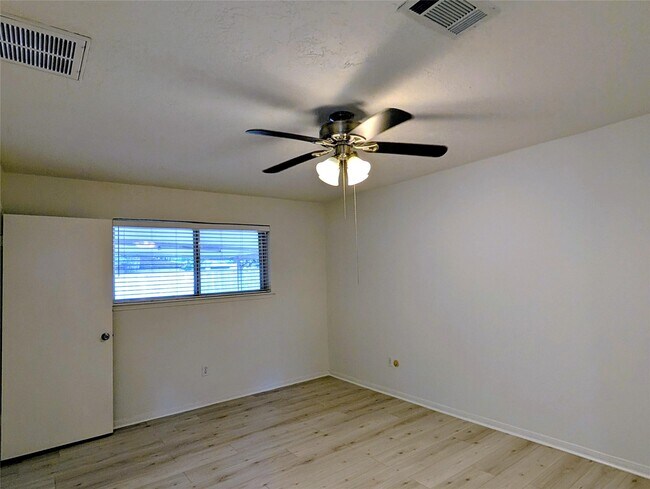 Building Photo - 12214 Meadow Berry Dr