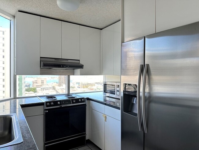 Foto del edificio - Honolulu Park Place - 2BR/2BA/Tandem Parking