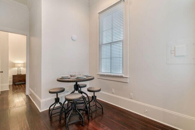 Building Photo - 1525 Carondelet St