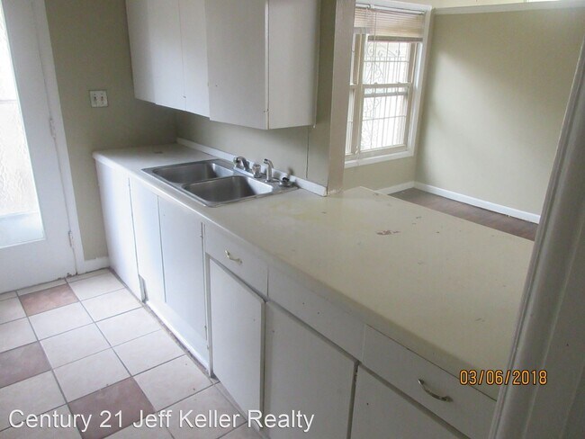 Building Photo - 3 br, 1.5 bath House - 3358 Wedgewood Dr.