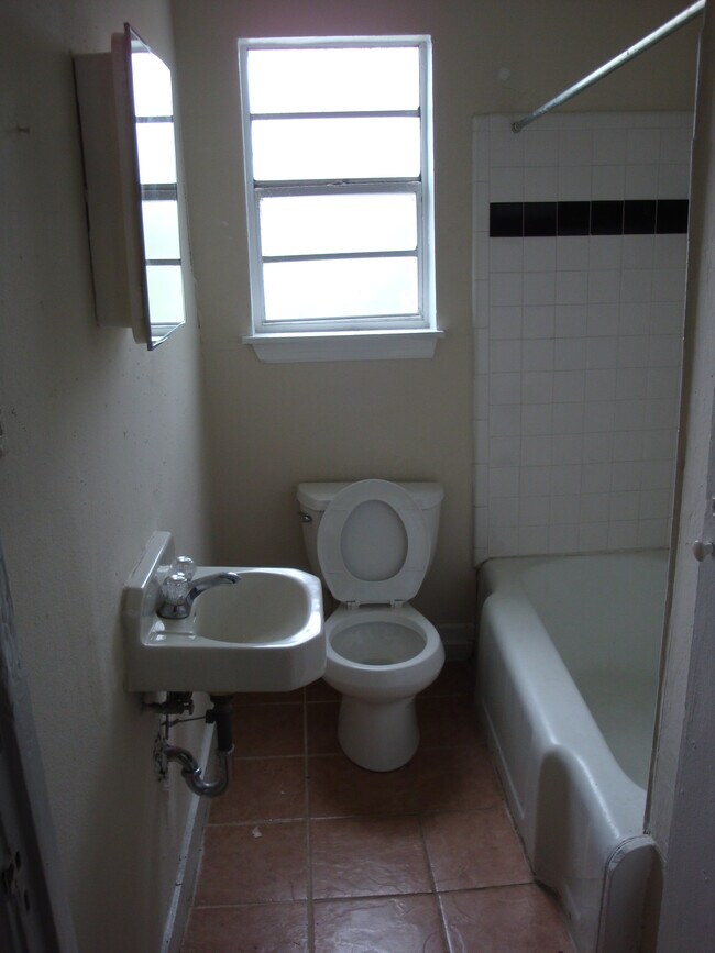 Foto del edificio - 134 Alvin Callender St
