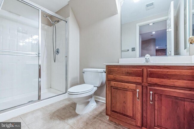 Foto del edificio - 2145 Wolftrap Ct