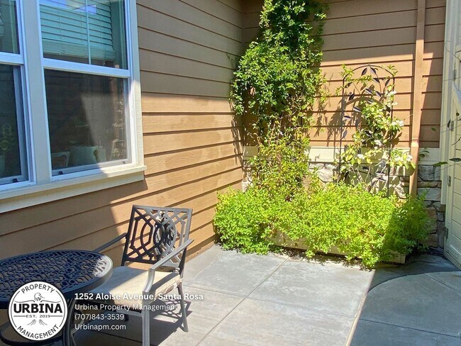 Foto del edificio - Newer Home, Beautiful Santa Rosa Property!
