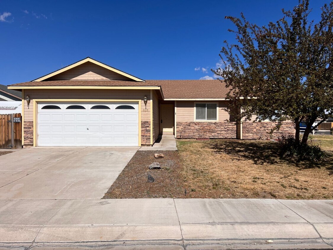 Primary Photo - Nice 3-bedroom Fernley Home in Donner Trails