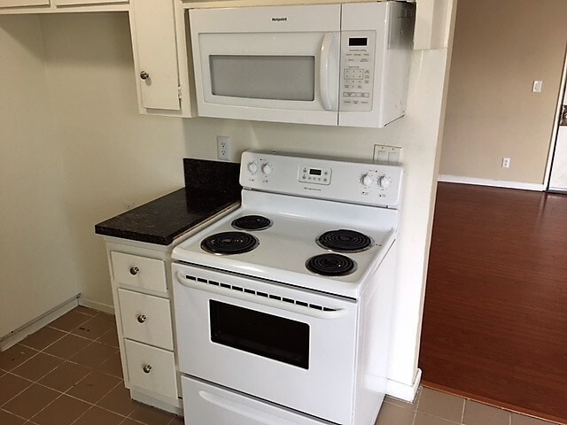 Building Photo - 12142 Burbank Blvd