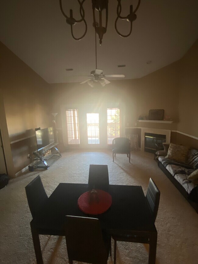 Building Photo - 3832 Thornhill Cir