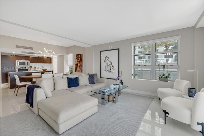 Foto del edificio - 3739 Collins Ave