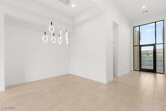 Building Photo - 10793 Vista Altura Ave