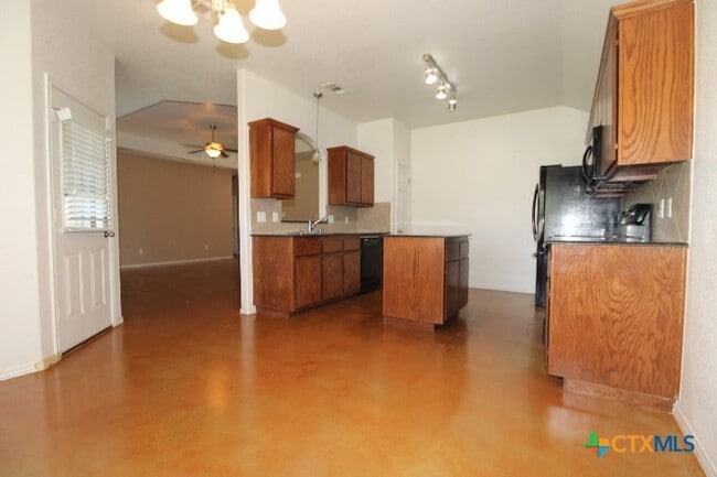 Foto del edificio - 401 Rainbow Court
