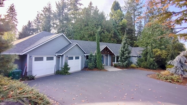 Foto del edificio - Amazing 5 Bedroom Home in Milwaukie with R...