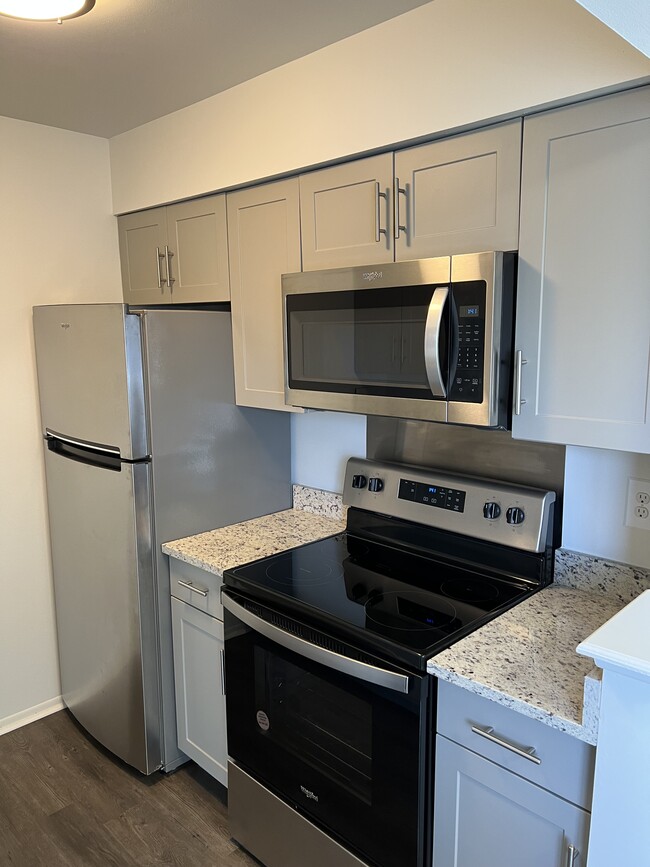 2BR, 1BA Lujo - Woodside Manor Apartments