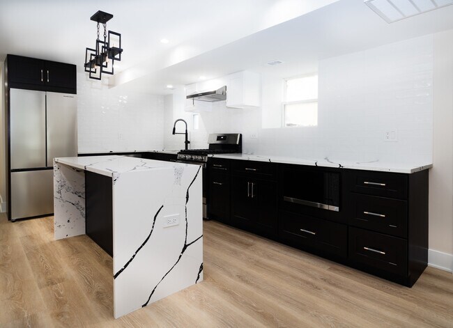 Foto del edificio - 440 E 49th St