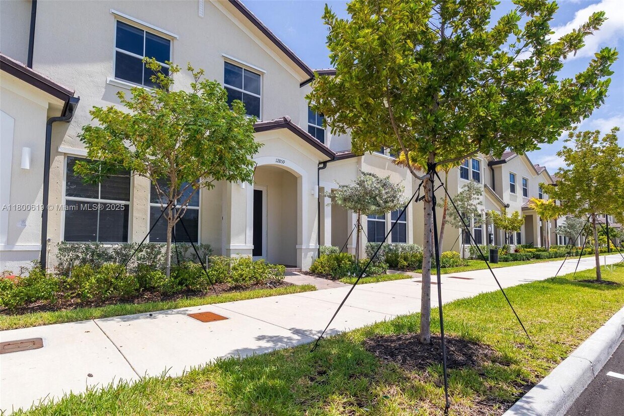 Foto principal - 12859 SW 243rd Terrace