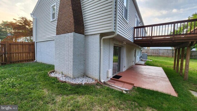 Building Photo - 5 Apricot Ct