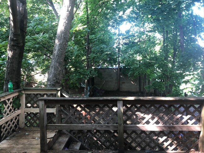 Foto del edificio - 76 Benkard Ave