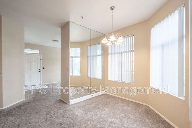 Building Photo - 11375 E Sahuaro Dr