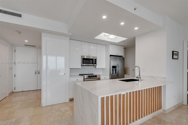 Foto del edificio - 848 Brickell Key Dr