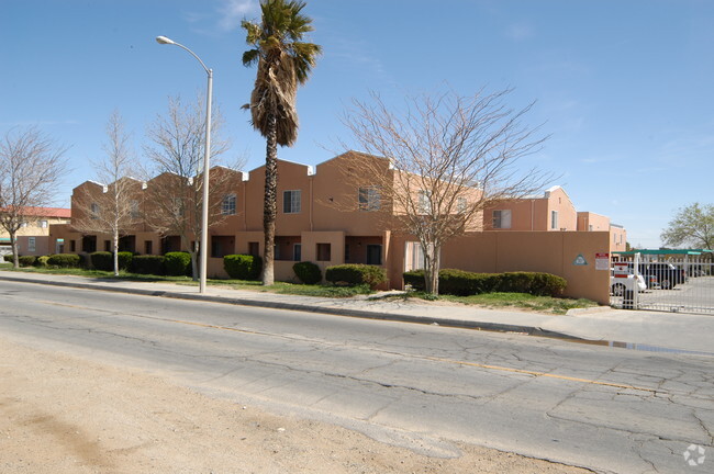 Building Photo - Desert Oasis