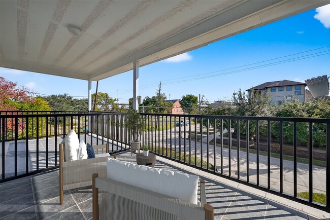 Building Photo - 2202 Hutchins St