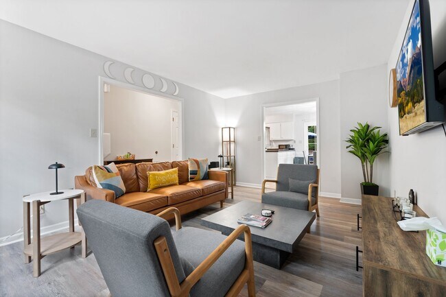 Foto del edificio - 6716 Glendower Rd